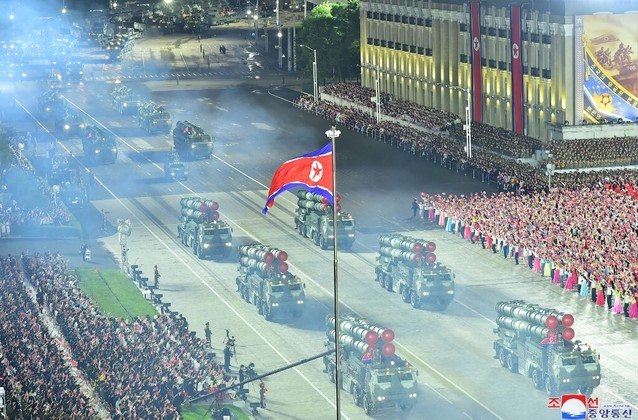 Desfile militar Coreia do Norte Kim Jong-un