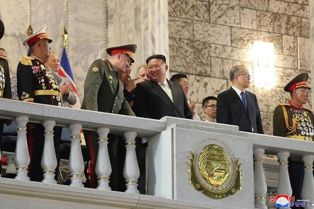 Desfile militar Coreia do Norte Kim Jong-un