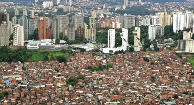 1% dos brasileiros recebe 33 vezes mais do que metade da população mais pobre