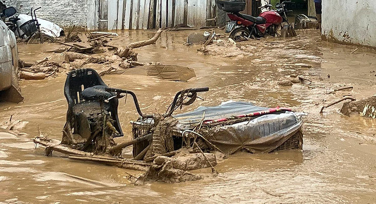 Deslizamento afetou diversos bairros do litoral norte de São Paulo