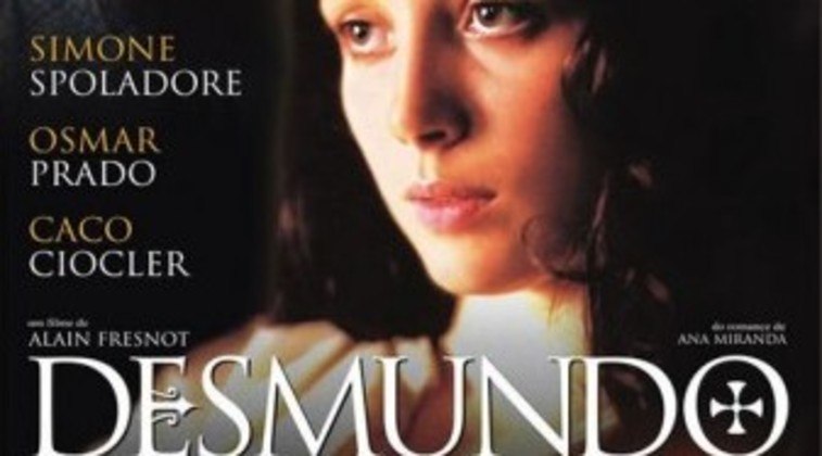 3 - Desmundo (2002) — 
Os primeiros anos da colonização do Brasil são
lembrados pela instalação da empresa açucareira, época dos senhores de engenho
e estabelecimento das rígidas regras do Pacto Colonial. O filme se passa em
1560 e acompanha a história fictícia de Oribela, jovem órfã portuguesa enviada
ao Brasil para se casar com um senhor de engenho. Sem romantizar a época, a
condição feminina é retratada nos momentos de construção do
patriarcalismo no Brasil. O filme apresenta a sociedade do açúcar, baseada no poder concentrado
pelos grandes produtores rurais que possuíam em seu domínio terras, riquezas,
escravizados e suas famílias. Os contatos e a tensão entre indígenas, escravizados e portugueses degredados estão presentes na narrativa. Houve também o cuidado da
direção de manter parte do português falado no século 16, e serve como uma boa
referência à sociedade estratificada construída em torno dos engenhos