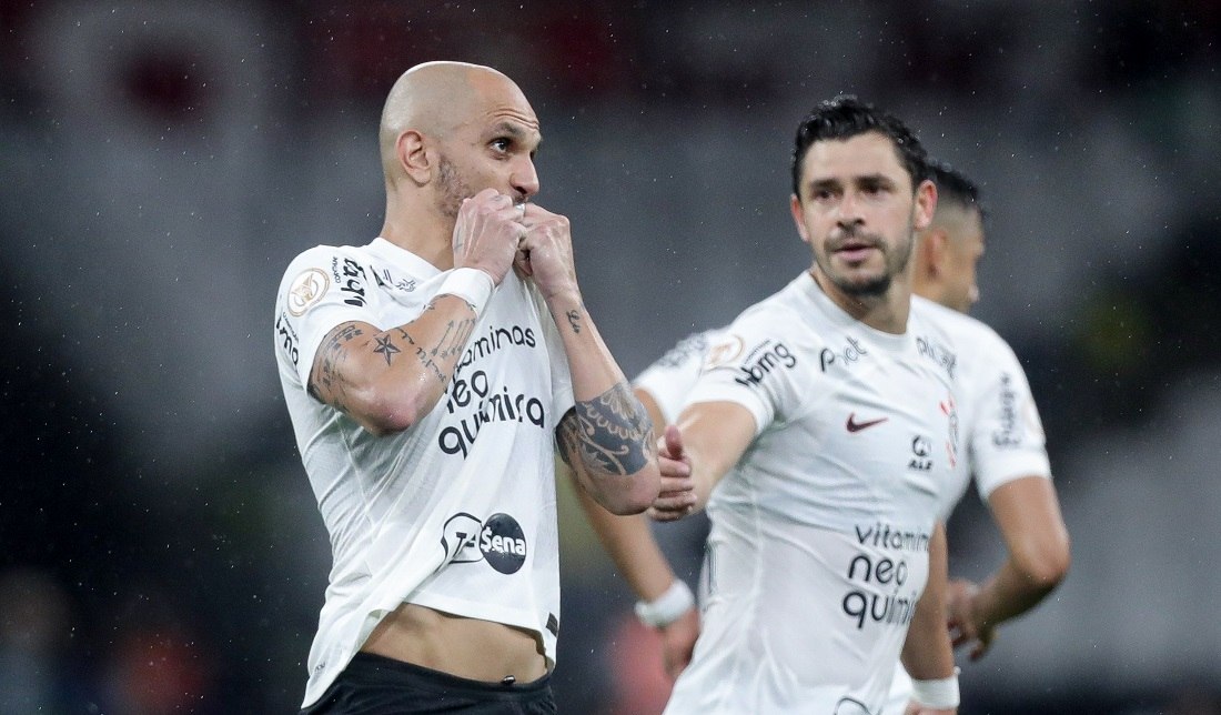 Corinthians é derrotado pelo Internacional e vê vaga na Sul-Americana  ameaçada - Esportes - R7 Futebol