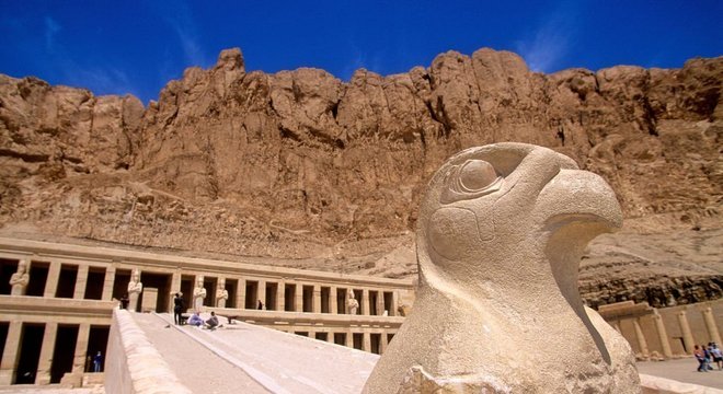 Templo de Hatshepsut, no Egito; a história dessa rainha egípcia só foi trazida à luz novamente perto do início do século 20