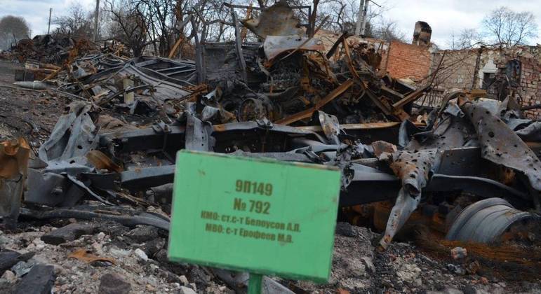 Enquanto Rússia e Ucrânia batalham no Donbass, região vai sendo destruída por bombardeios