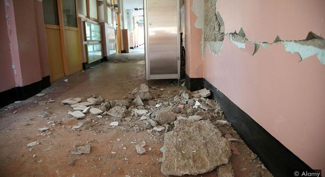 Destruição provocada pelo terremoto de 2017 em escola de Pohang
