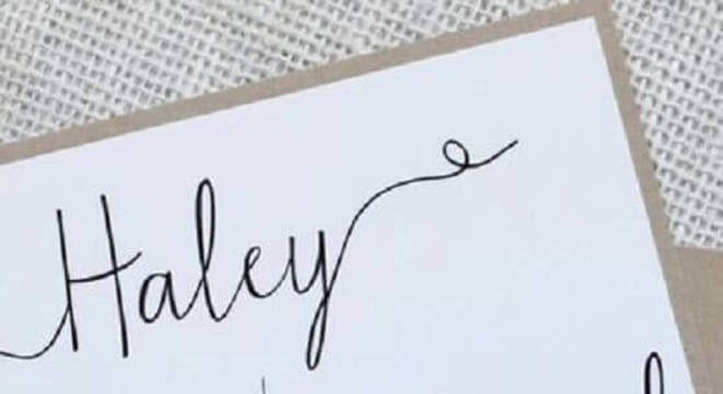 detalhe com fita de cetim rosa para convite de casamento simples