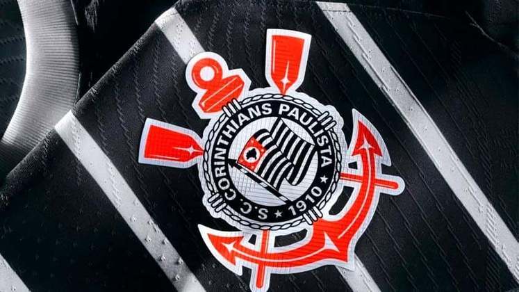 Detalhe do escudo do Corinthians na camisa 2
