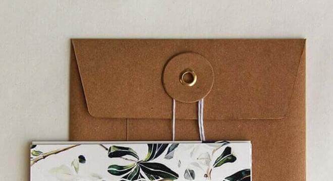 detalhe em couro para convite simples de casamento 