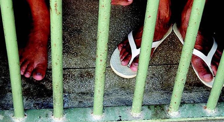Egressos da prisão enfrentam barreiras na garantia de direitos em São Paulo