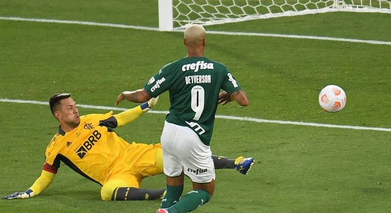 A vitória do Palmeiras, na final da Libertadores, no Uruguai, ainda incomoda muito na Gávea