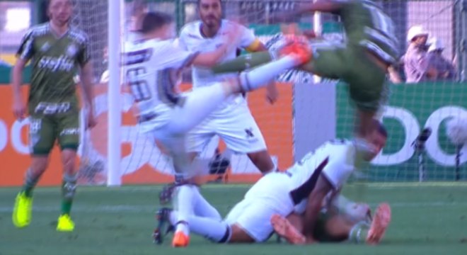 Expulsão do Deyverson é comentada nas redes sociais; confira