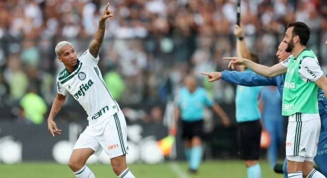 Deyverson fez o gol da vitória que deu o título brasileiro ao Palmeiras