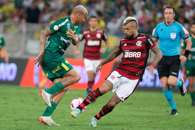 Deyverson, Vidal, Cuiabá x Flamengo, Brasileirão 2022,