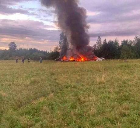 Dez pessoas morreram após um avião cair na Rússia nesta quarta-feira (23/08).