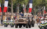 A França celebrou nesta quarta-feira (14) seu feriado nacional com o tradicional desfile militar na famosa Avenida Champs-Elysées, presidido pela última vez por Emmanuel Macron em seu atual mandato de cinco anos à frente do governo