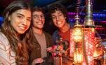 Verônica (Juhlia Ficer), Erick (Diego Kropotoff) e Diogo (Euller Scarpinelli) formam uma amizade para lá de encantadora. Ao site oficial, a atriz revelou admirar o trio: “Os três são inteligentes, é uma amizade muito construtiva e leve. Um convívio que faz bem para os três. A Verônica preza muito por suas amizades e todo mundo precisa de um porto seguro, principalmente no colégio.