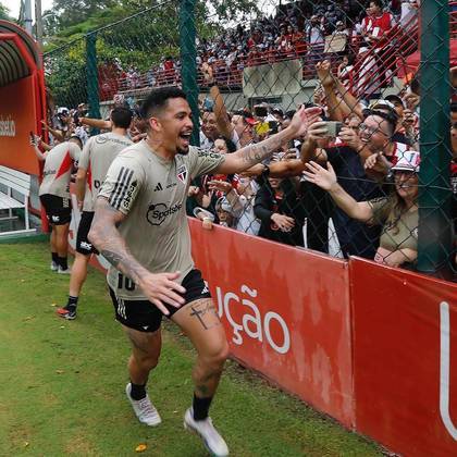 Cerca de 500 crianças, estudantes da rede pública de ensino, foram levadas para acompanhar o treino do elenco profissional do Tricolor. Antes, os pequenos também tiveram um café da manhã no estádio do Morumbi
