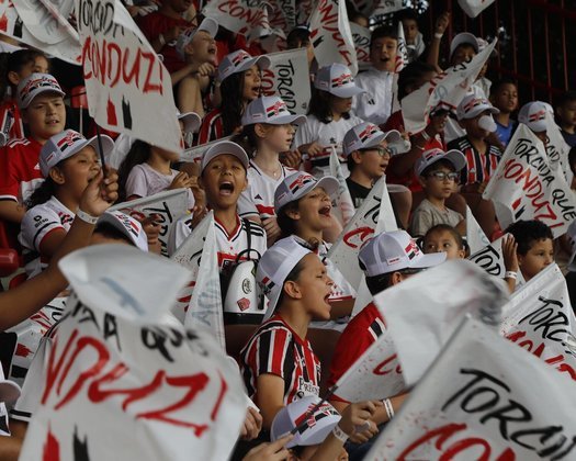 O São Paulo, em parceria com a prefeitura da Cidade e a torcida Independente, fez uma ação de Dia das Crianças nesta quinta-feira (12), no CT da Barra Funda
