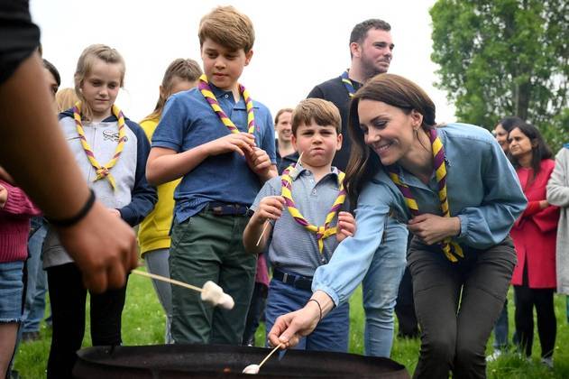 Os britânicos foram convidados a participar de atividades de voluntariado na segunda-feira (8), como programação do último dia da coroação do rei Charles 3º, que aconteceu na Abadia de Westminster, no sábado (6)