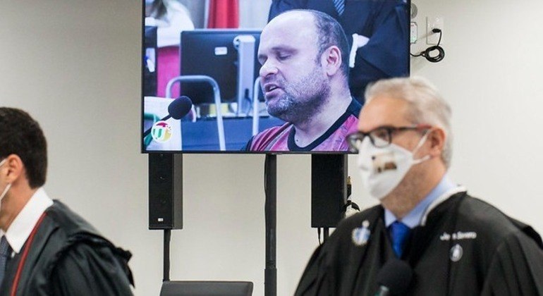 Defesa de Luciano Bonilha durante julgamento de réus da boate Kiss