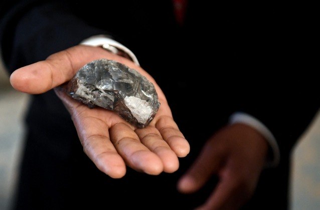 A indústria
de diamantes do país é responsável por cerca de 80% das exportações totais