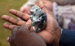 Situado no
sul da África, Botsuana, um país árido com pouco mais de dois milhões de
habitantes, é um dos maiores mineradores de diamantes do mundo