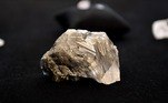 Em 16 de
junho, a mineradora Debswana achou um diamante de 1.098 quilates — este era,
até então, o terceiro maior diamante já descoberto
