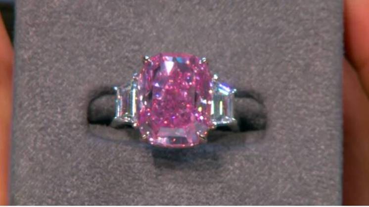 Diamante rosa raríssimo de US$ 35 milhões vai a leilão em Nova York ...