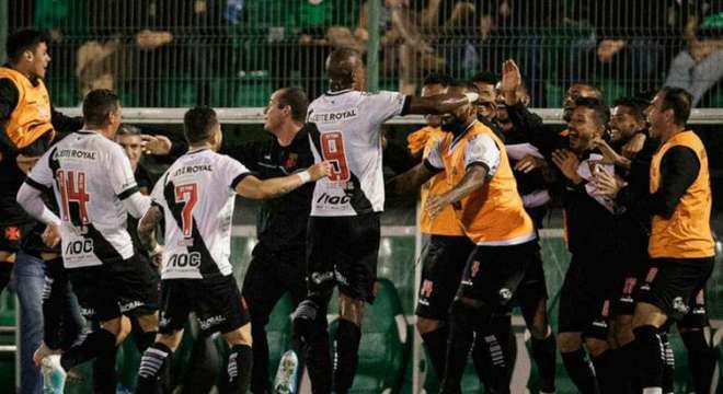 Diante da Chapecoense, em 14 de setembro, Talles fez um gol na vitória fora de casa. Estava se consolidando como a principal arma ofensiva da equipe.