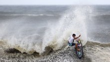 Italo Ferreira ganha primeiro ouro do surfe e do Brasil na Olimpíada