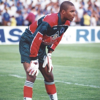 10º CruzeiroO Cruzeiro já cedeu jogadores 11 vezes à seleção brasileira. Tostão, Dida e Ronaldo estão entre os nomes mais memoráveis da Raposa que já defenderam o Brasil em competições internacionais