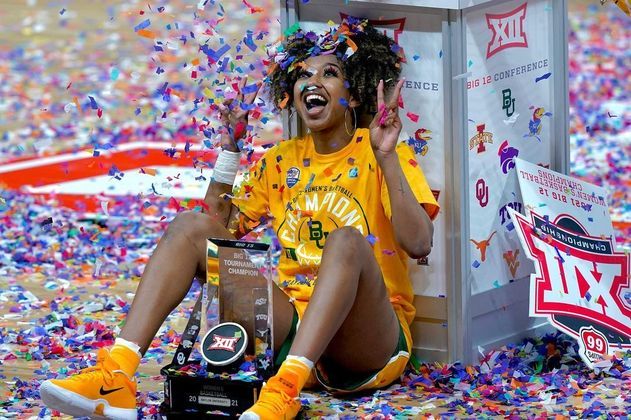 Apesar de não chegar ao título universitário, Baylor, com ajuda de DiDi, ficou a três jogos de ser campeão. As campanhas de destaque da atleta levaram ela a ser escolhida no Draft, e em 2021 disputara a WNBA, elite do basquete feminino norte americano