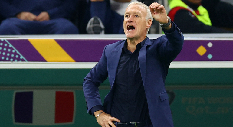 Deschamps perdeu Benzema uma semana antes da Copa e decidiu não convocar outro jogador