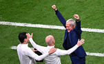 Didier Deschamps, técnico da França, comemorou a classificação