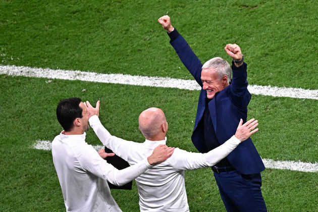 Didier Deschamps, técnico da França, comemorou a classificação