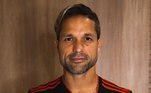 Camisa 10 do Flamengo, Diego Ribas começou a carreira no Santos e sempre arrancou suspiros. O jogador também foi convocado para a Seleção Brasileira algumas vezes. Em 2022, ele completa 12 anos de casamento