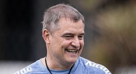 Diego Aguirre tem a missão de livrar o Santos do rebaixamento