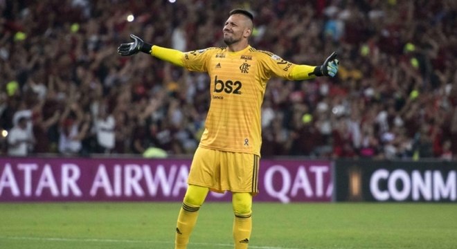 De vilão vaiado a herói aplaudido de pé. Diego Alves se impôs nos pênaltis