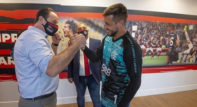 Diego Alves é o goleiro de confiança de Ceni. Mas, aos 35 anos, pode sair