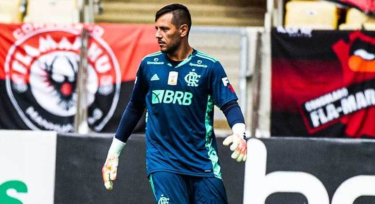 Diego Alves é um dos líderes do elenco multicampeão do Flamengo. Entretanto, desde a chegada do técnico Paulo Sousa, o goleiro da ‘geração 85’ quase não atuou e vive relação conturbada com a comissão técnica, sendo preterido até mesmo em meio às falhas de Hugo Souza. Também sem ser unanimidade entre torcedores, pode buscar um novo rumo a depender de oportunidades