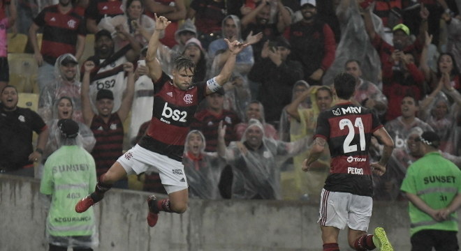 Diego marcou o primeiro gol do Flamengo na vitória sobre o Boavista