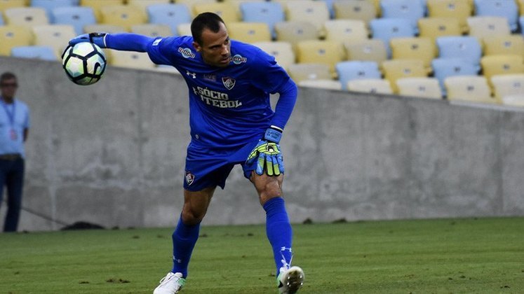 Diego Cavalieri (goleiro - 39 anos): com passagem por Palmeiras, Liverpool e Fluminense, onde foi campeão brasileiro e melhor goleiro da competição, Cavalieri também defendeu a seleção e foi campeão da Copa das Confederações. Ele esteve no Botafogo e deixou o clube em setembro de 2021.