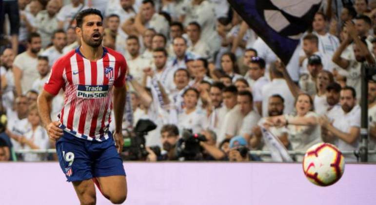 Diego Costa - A história de Diego Costa é muito parecida com a de Filipe Luís. O atacante deixou o Atlético de Madri na mesma época que o lateral, em 2014, para o mesmo clube, Chelsea. Mas Diego teve muito sucesso nos Blues e ficou até 2018, quando retornou ao Colchonero