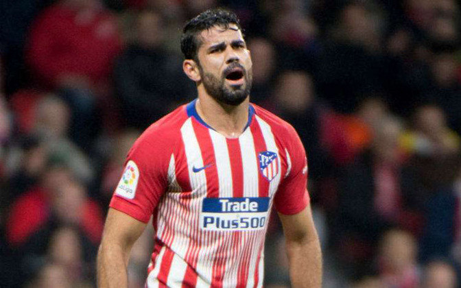 Diego Costa: brasileiro naturalizado espanhol, o jogador está sem clube após deixar o Atlético de Madrid, onde ficou por dois anos. Seu valor de mercado gira em torno dos 10 milhões de euros (R$ 64 milhões), segundo o Transfermarkt. 