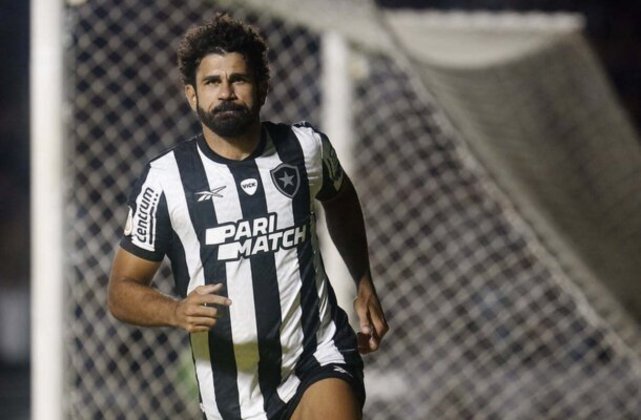 Diego Costa - O experiente atacante que chegou ao Botafogo para ser reserva imediato de Tiquinho Soares não é uma certeza no clube para 2024. - Foto: Vítor Silva/Botafogo