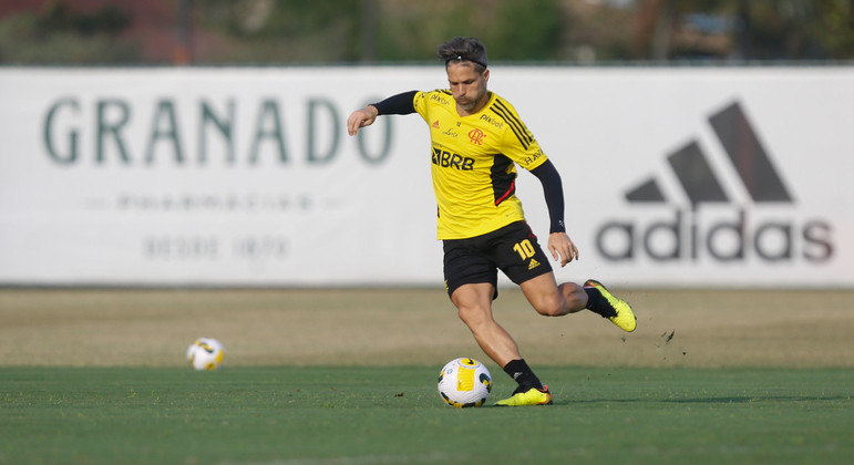 Diego deve voltar a ser titular após um mês