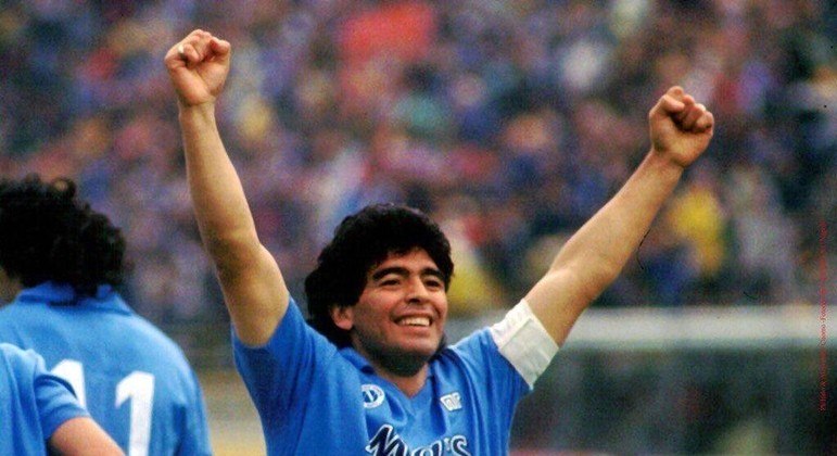 Diego Maradona - Do Barcelona para o Napoli (1984) - Valor: €12 milhões - Principal nome da seleção argentina na década de 80, Maradona se transferiu para a Napoli e mudou o nível da equipe italiana