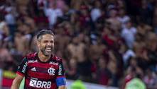 Flamengo vence Coritiba em Brasília e sobe na tabela