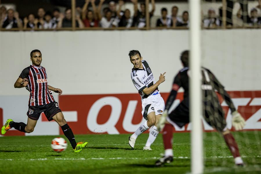 Na seleção chilena, Isla é mais um jogador do Flamengo que testa positivo  para Covid-19 - Lance!