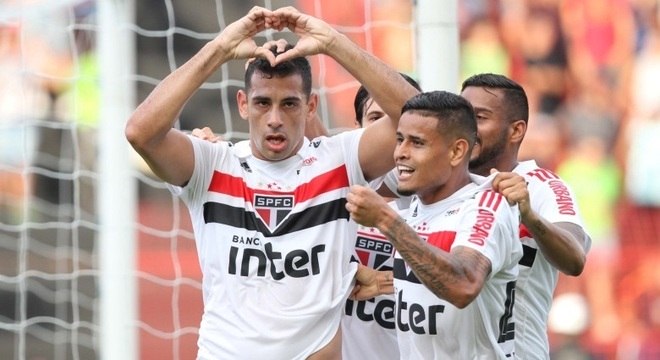 Diego Souza marca contra o Sport, mas demonstra respeito pelo ex-clube